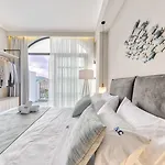 Contessa 3*